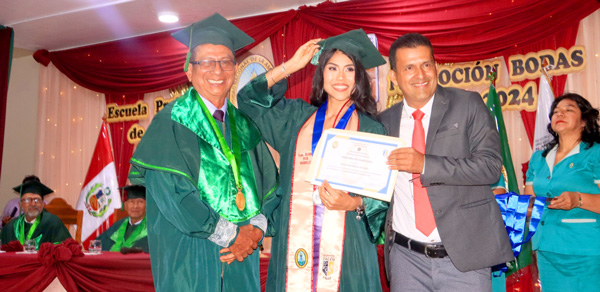 La UNAP celebró ceremonia de graduación de la Escuela de Economía