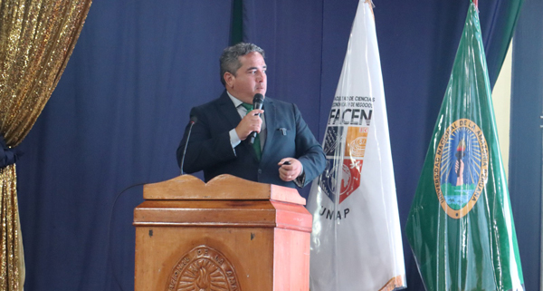 La UNAP promueve diálogo sobre desarrollo regional y democracia