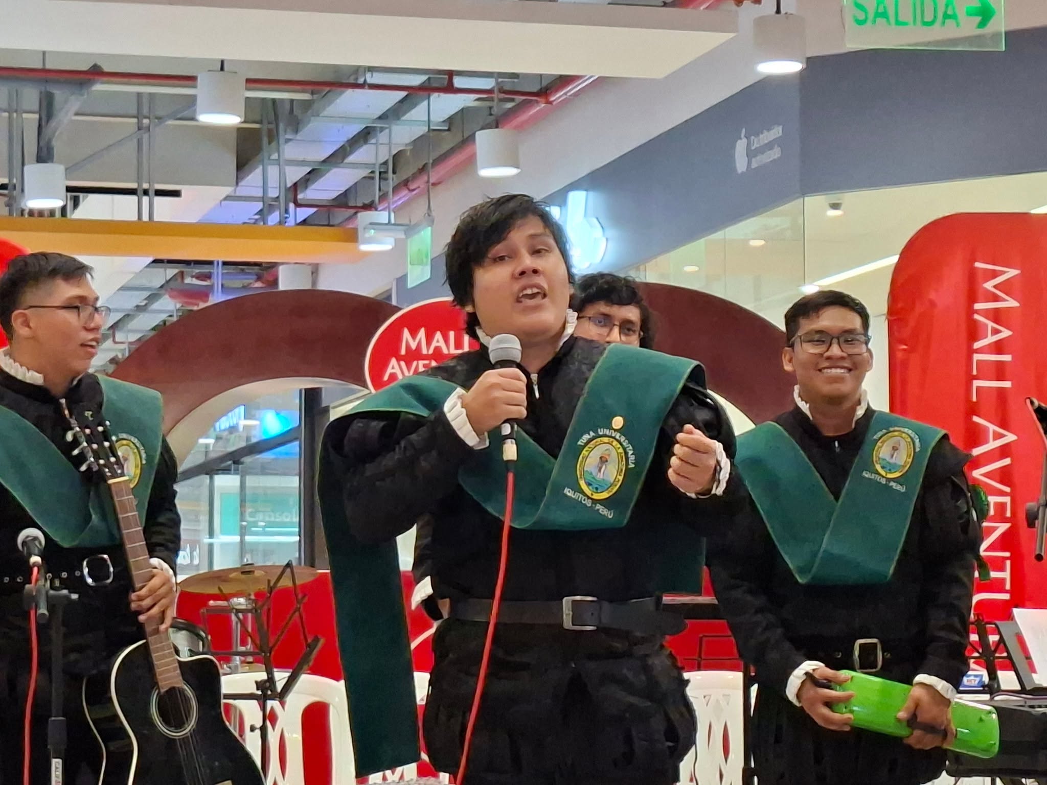 Arte, música y danza engalanaron la noche en el Mall Aventura Iquitos